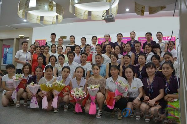 重庆纤秀婷实行积分制管理模式全体员工工作积极性高涨(图2) 1-20030R03951511.jpg