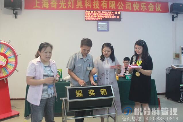 1-2012151TU3226.jpg